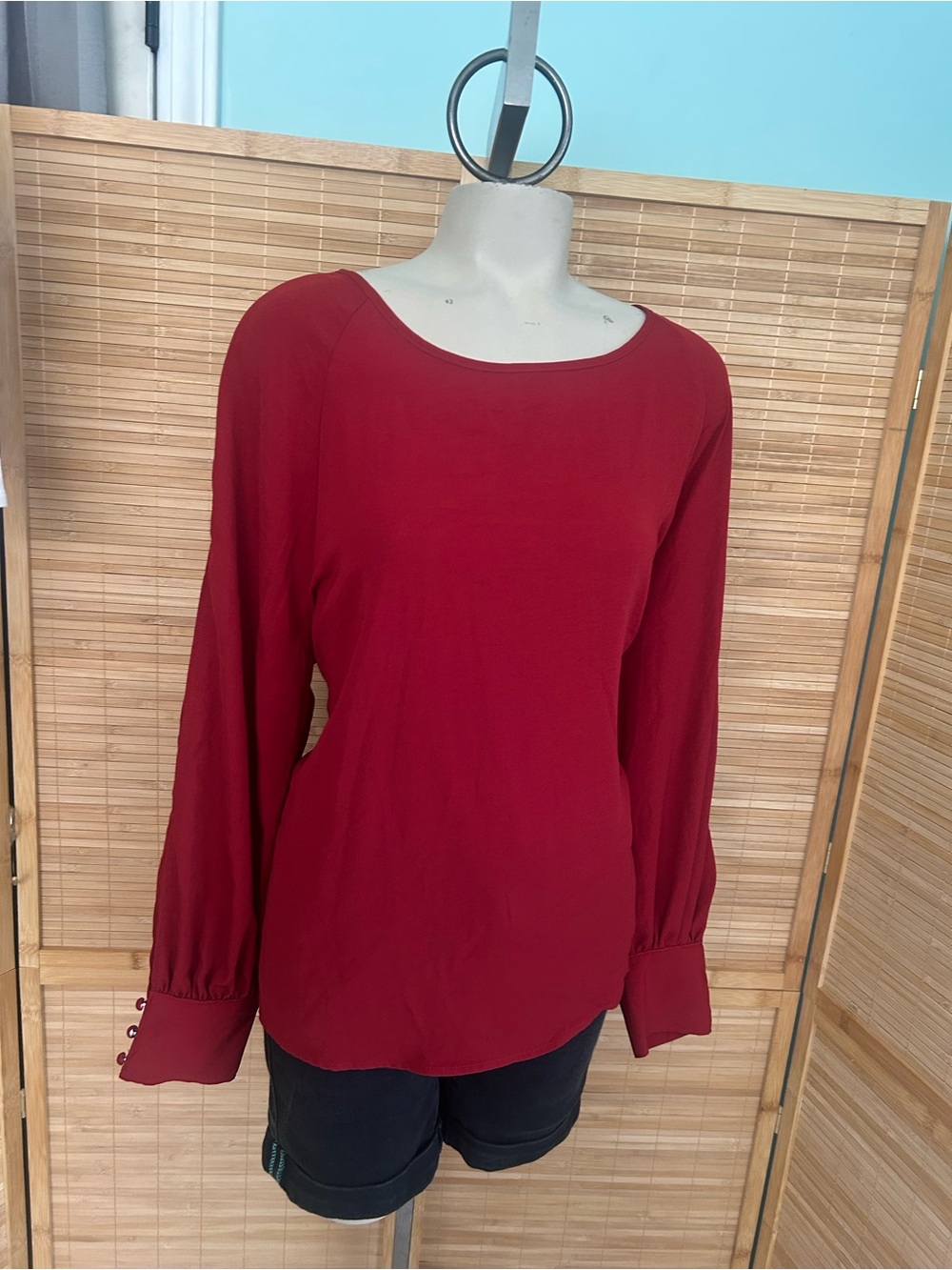 Maurice’s Women's long sleeve red blouse with button cuffs Size XL  NWT